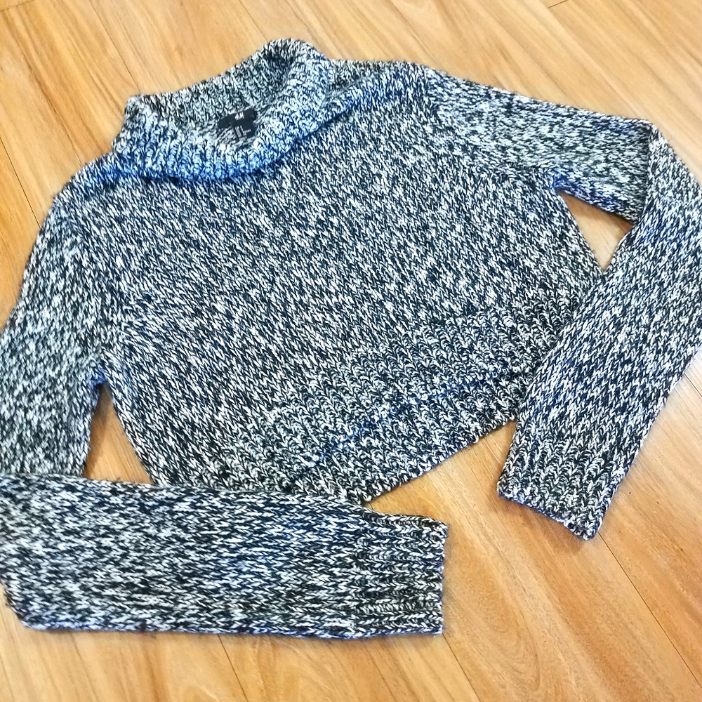 H&M Knit Black and White Cropped Sweater Sz Sm